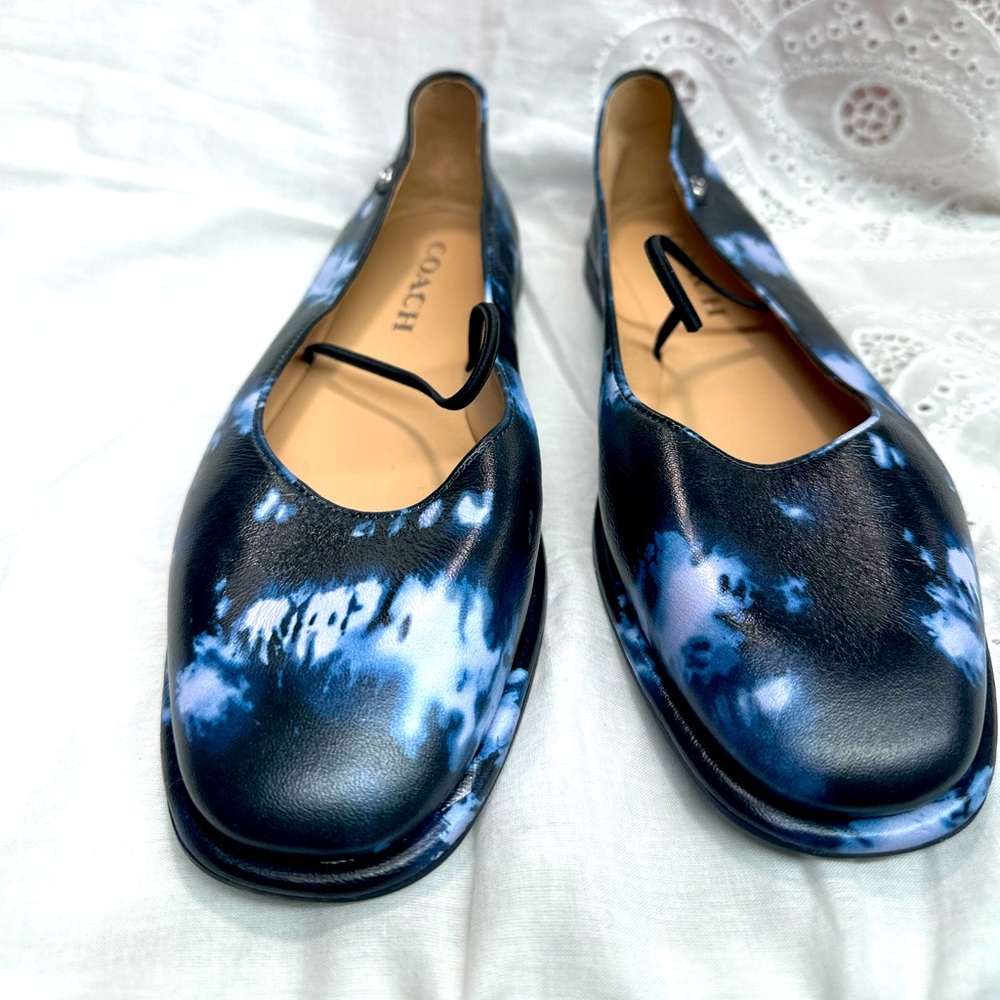 Coach Emilia Mary Jane . New no  box  color navy blue,black‎ and white.